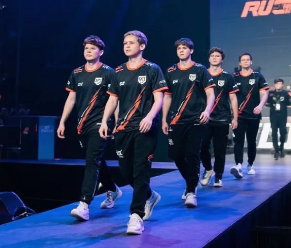 战队巡礼：卫冕冠军的破局之路，他们能否再次捧起奖杯？